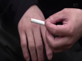 被涂满臭味汗液、唾液与精液、在男友面前被当成性处理玩偶轮奸的我 姬野琴梅